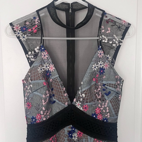 Pristine SELF-PORTRAIT Dress with Lace Overlay + Mesh + Floral Embroidery - Picture 4 of 10